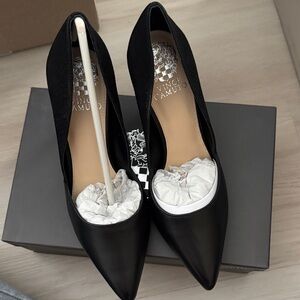 Vince Camuto Black Pointed-Toe Leather Pumps